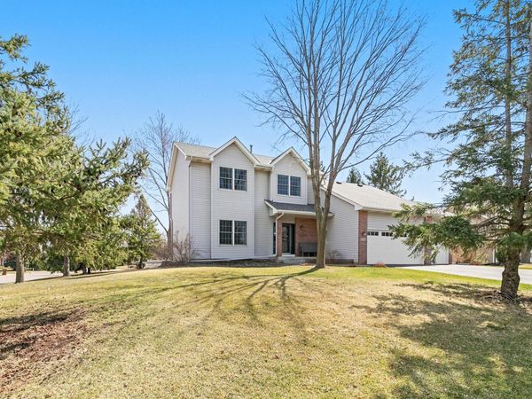 1316 Berwick Lane , Mahtomedi, MN 55115