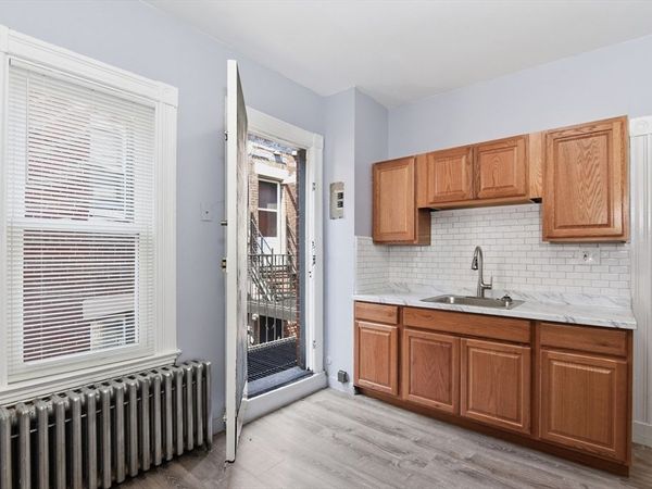 3 Moreland St, Unit 3, Boston, MA 02119