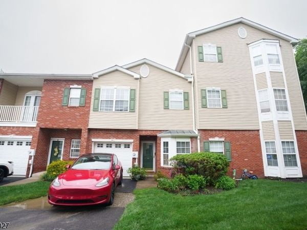 32 Windsor Dr, Lincoln Park, NJ 07035