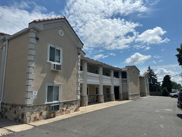 95 Park St, Unit 3, Montclair, NJ 07042