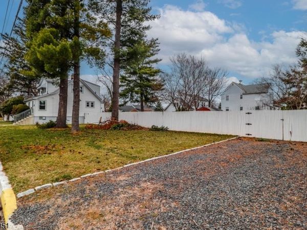 13 N River View Ave, Edison, NJ 08817