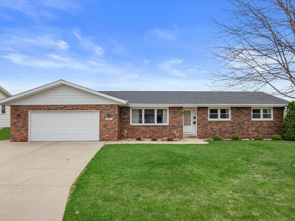 864 Mayer LANE, Mayville, WI 53050