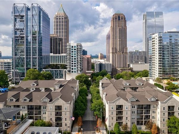 1074 Peachtree Walk NE, Unit B114, Atlanta, GA 30309