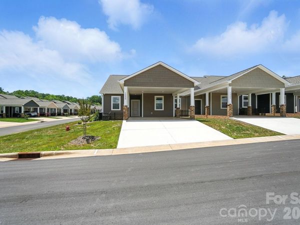 1502 28th Street Lane SE, Hickory, NC 28602