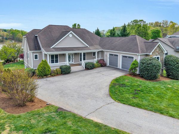 105 Inlet DR, Wirtz, VA 24184