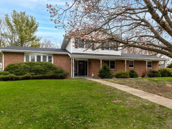 2339 Troy Drive , East Moline, IL 61244