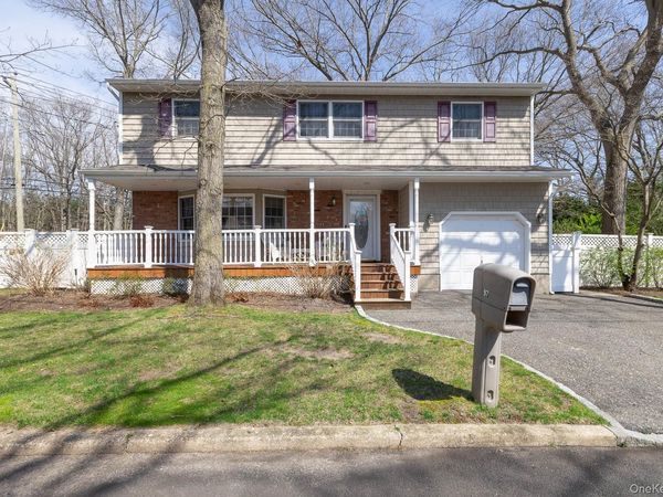 97 Krispin Lane , East Setauket, NY 11733