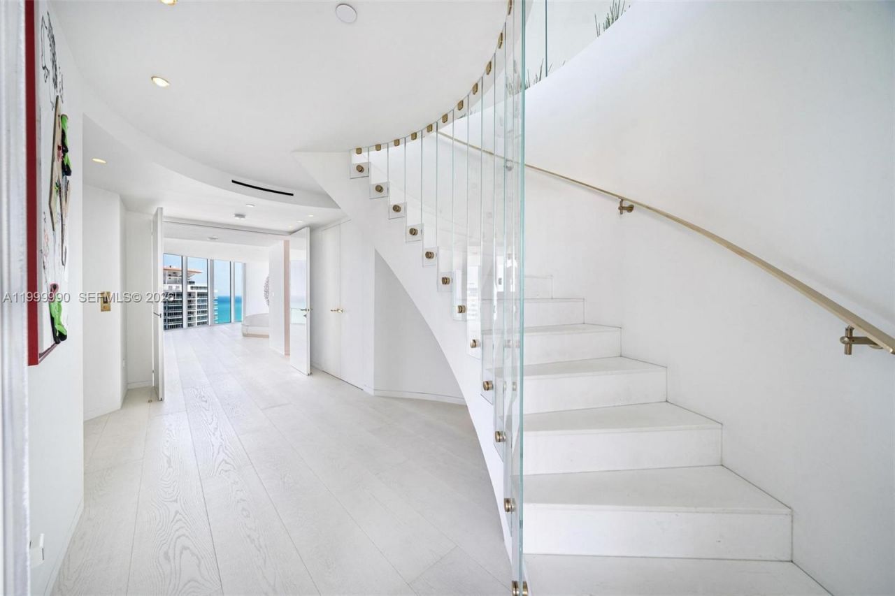 300 S Pointe Dr, Unit PH-5, Miami Beach, FL 33139 Photo