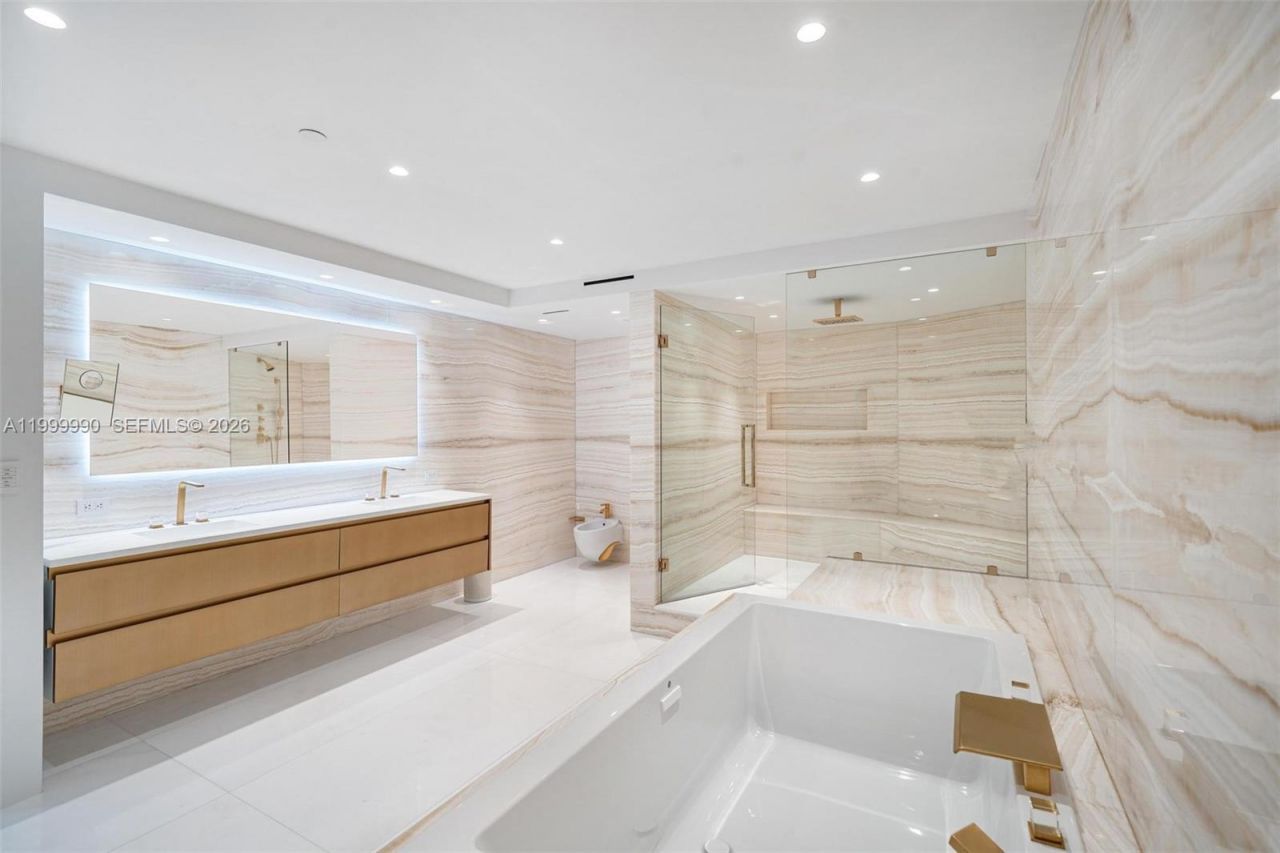 300 S Pointe Dr, Unit PH-5, Miami Beach, FL 33139 Photo