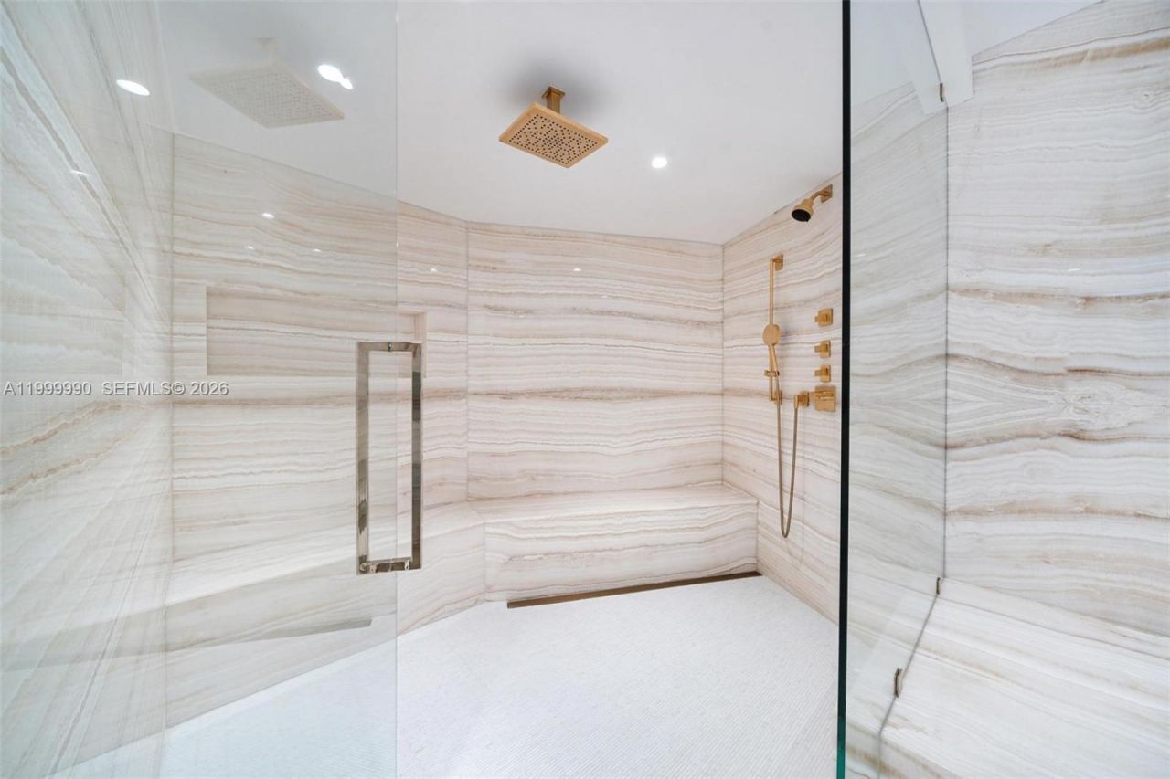 300 S Pointe Dr, Unit PH-5, Miami Beach, FL 33139 Photo