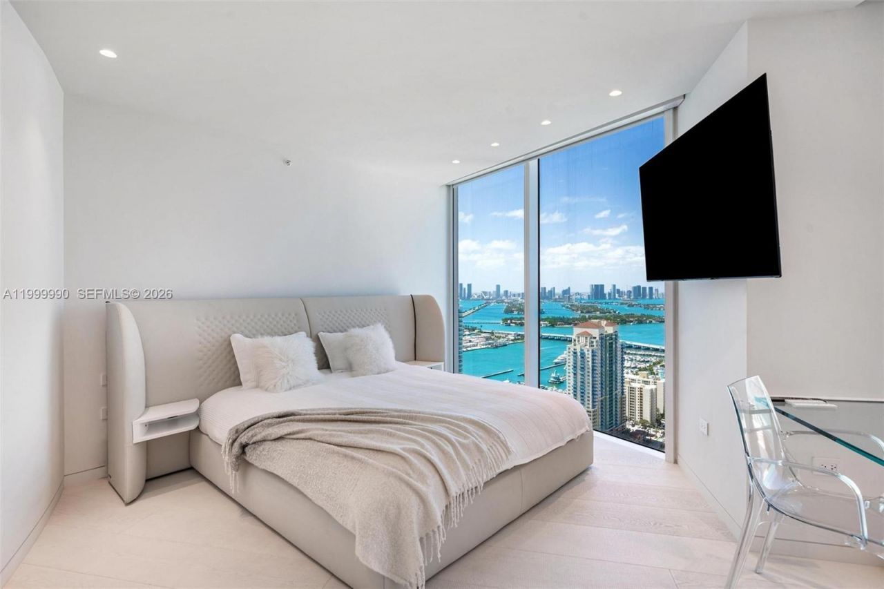 300 S Pointe Dr, Unit PH-5, Miami Beach, FL 33139 Photo
