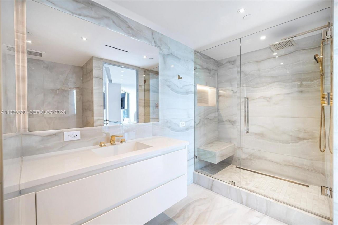 300 S Pointe Dr, Unit PH-5, Miami Beach, FL 33139 Photo