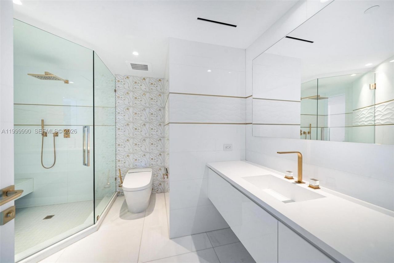 300 S Pointe Dr, Unit PH-5, Miami Beach, FL 33139 Photo