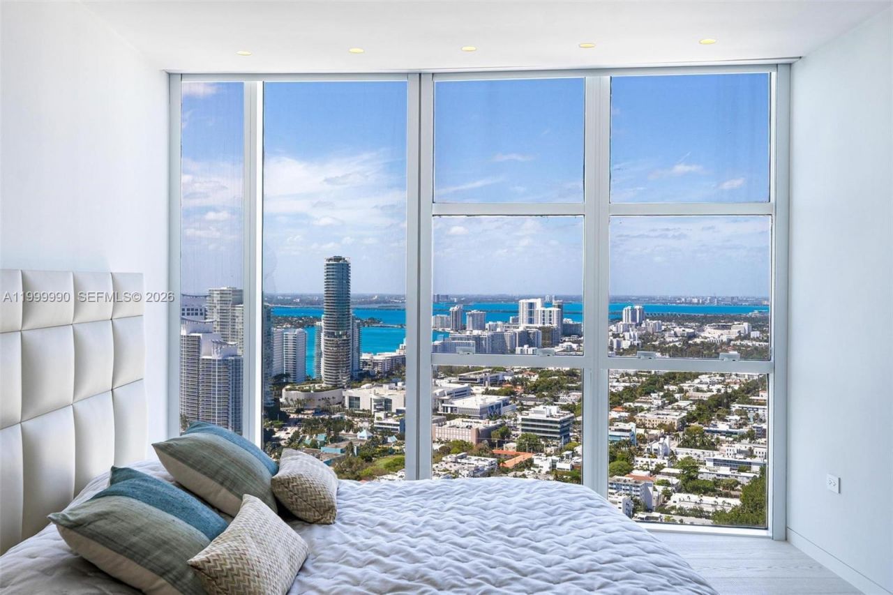 300 S Pointe Dr, Unit PH-5, Miami Beach, FL 33139 Photo