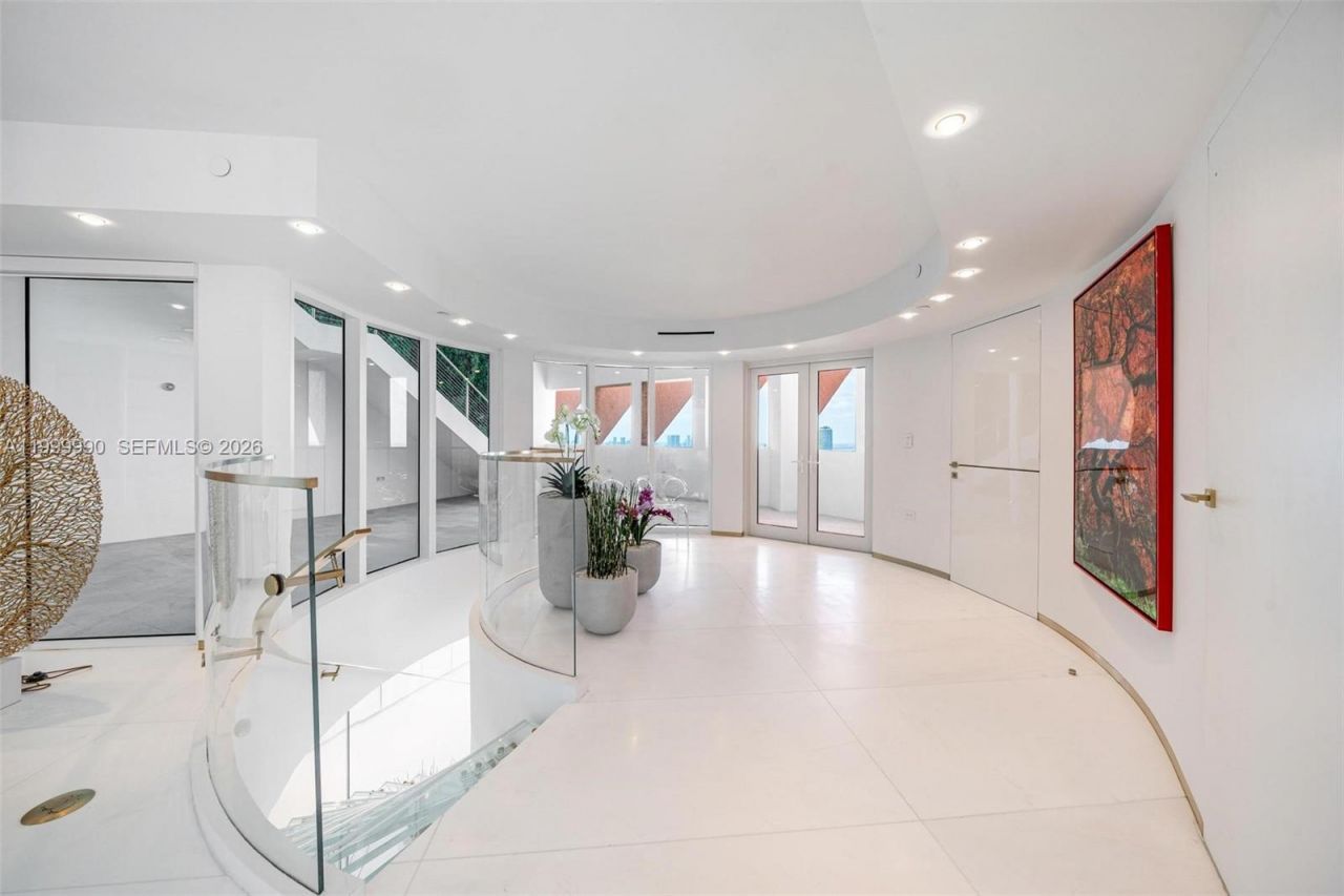 300 S Pointe Dr, Unit PH-5, Miami Beach, FL 33139 Photo