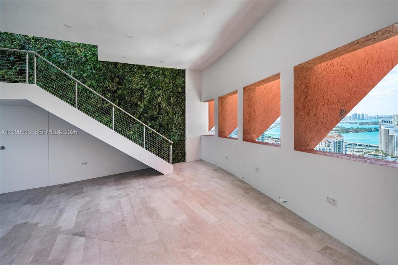 300 S Pointe Dr, Unit PH-5, Miami Beach, FL 33139 Photo
