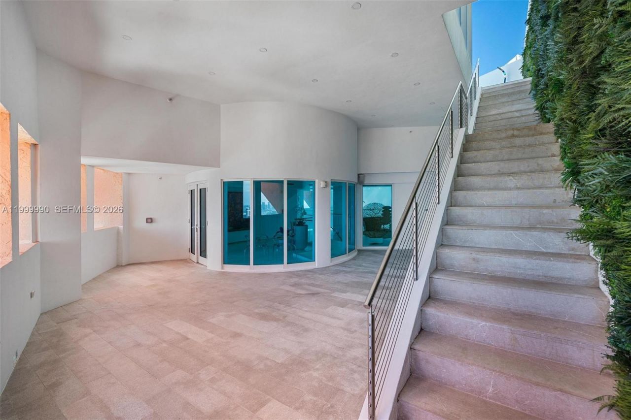 300 S Pointe Dr, Unit PH-5, Miami Beach, FL 33139 Photo