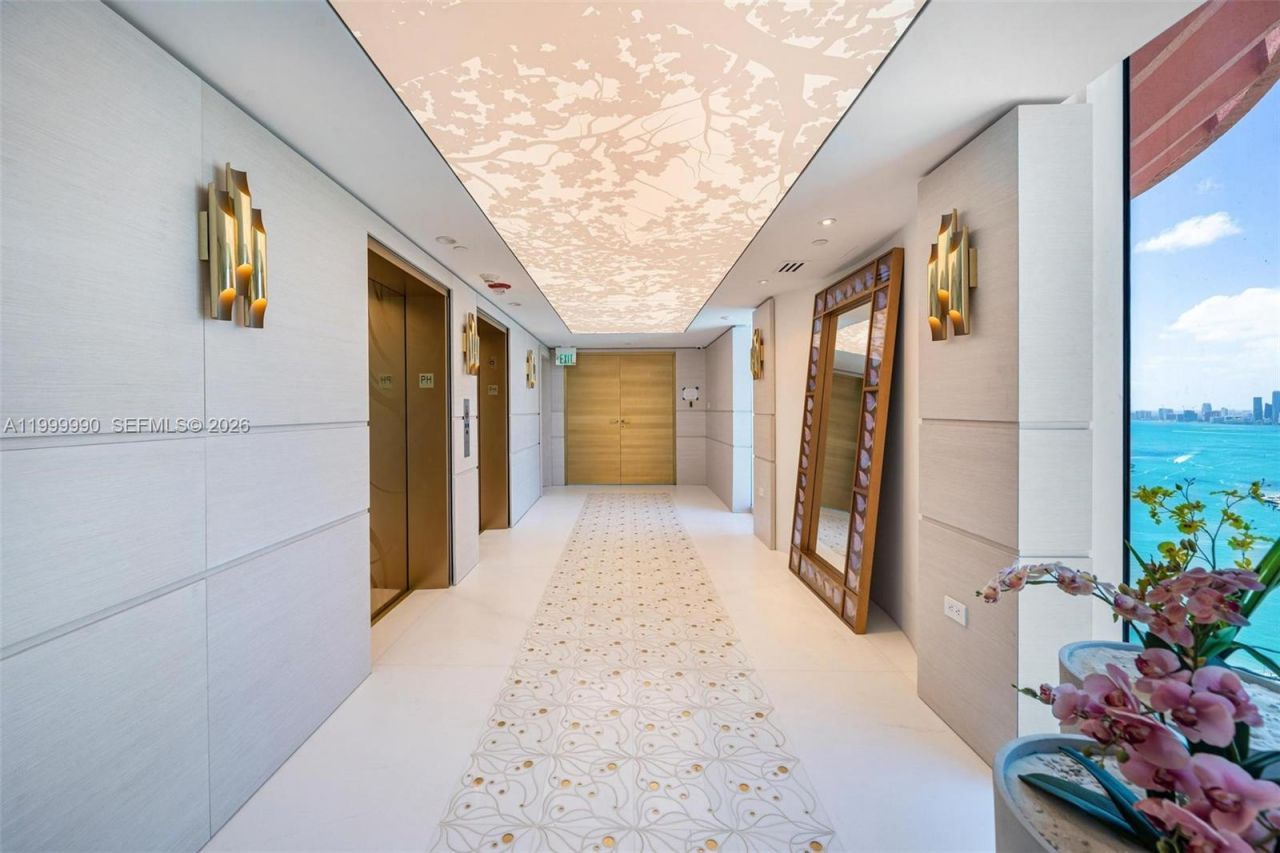 300 S Pointe Dr, Unit PH-5, Miami Beach, FL 33139 Photo