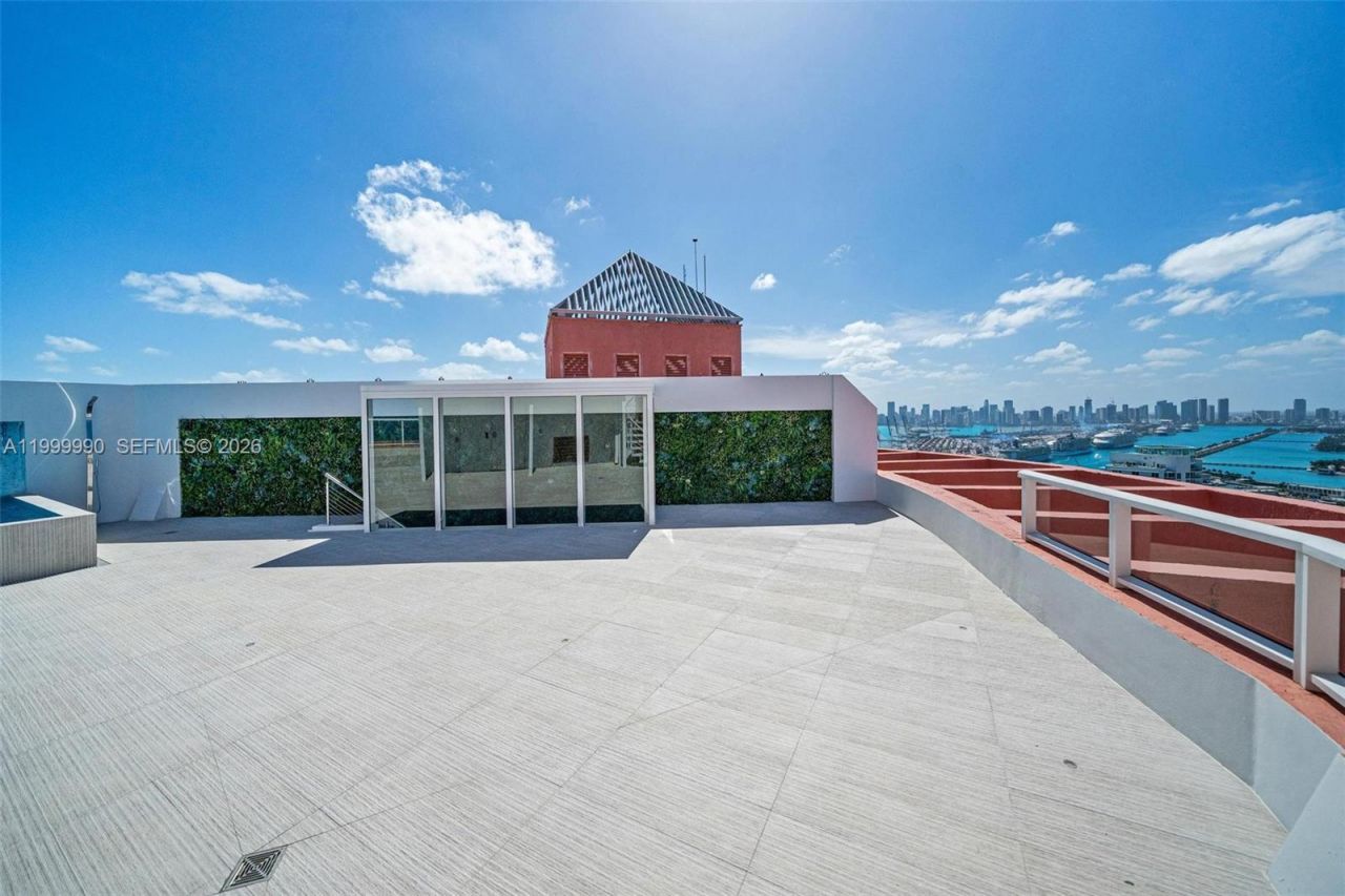 300 S Pointe Dr, Unit PH-5, Miami Beach, FL 33139 Photo