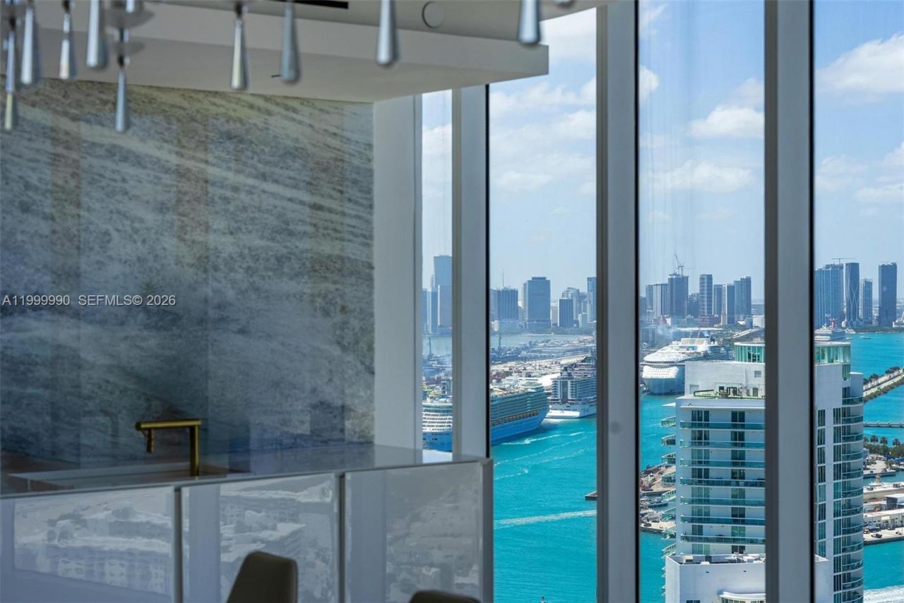 300 S Pointe Dr, Unit PH-5, Miami Beach, FL 33139 Photo