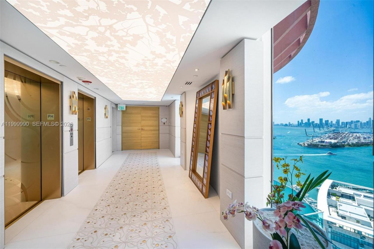 300 S Pointe Dr, Unit PH-5, Miami Beach, FL 33139 Photo