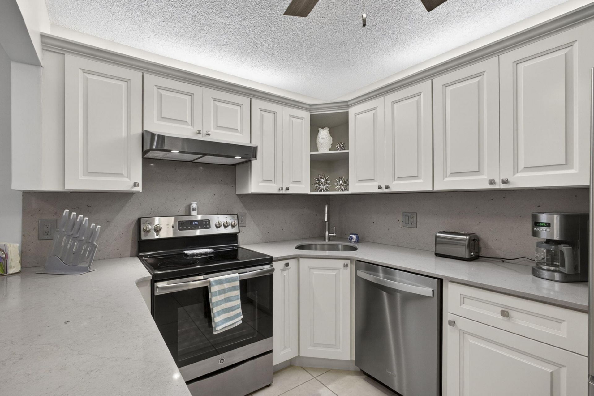 301 Pine Ridge Circle, Unit B-2, Greenacres, FL 33463 Photo