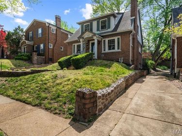 7232 Northmoor Drive, University City, MO 63105