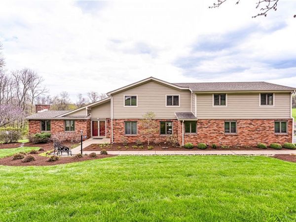 3 Scenery Hill Dr , Greensburg, PA 15601