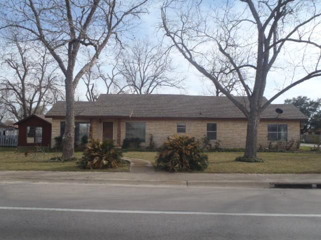 901 E Central Ave, Nixon, TX 78140 Main Photo