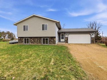 496 Evergreen Meadow Lane SW, Montgomery, MN 56069