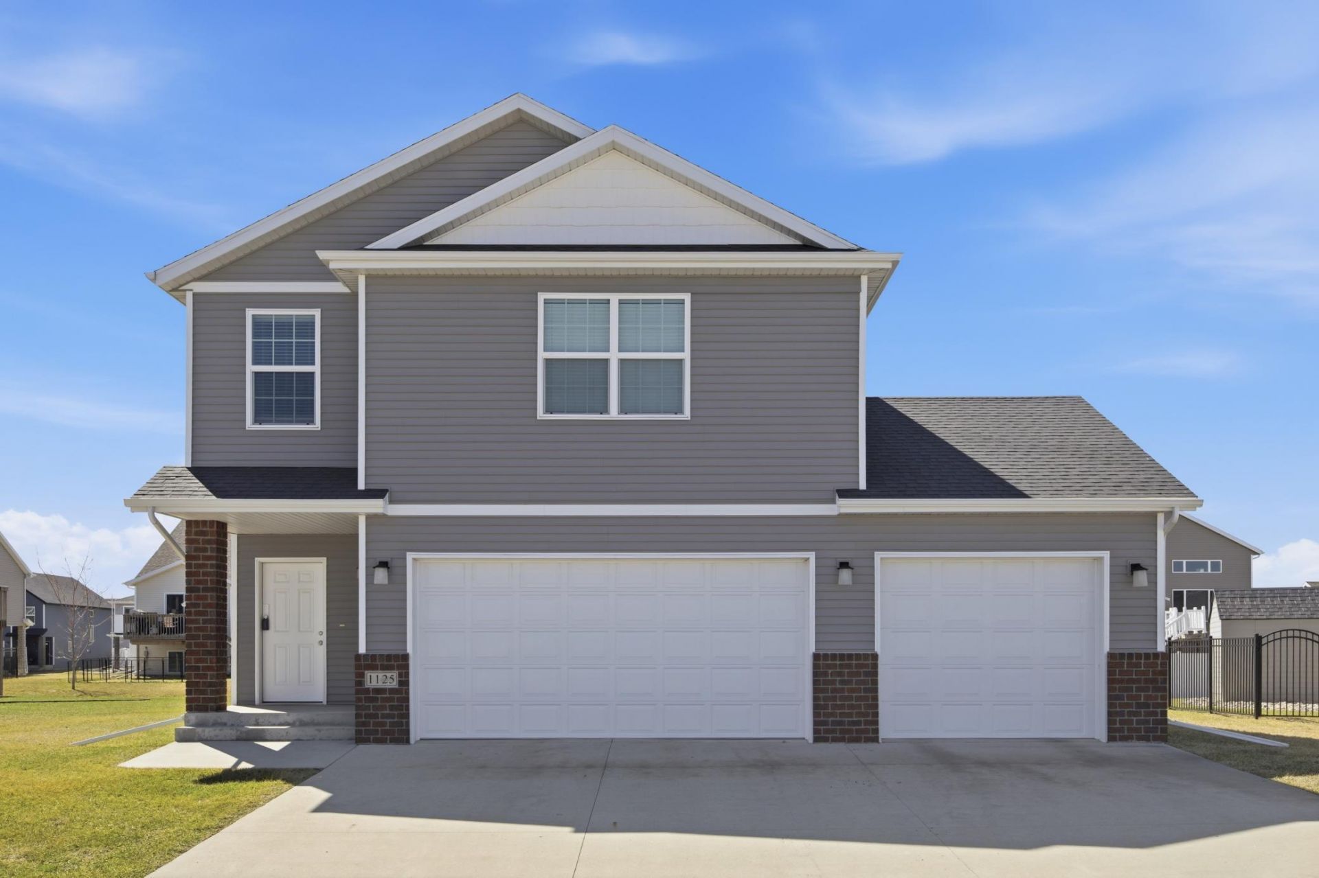 1125 29th Avenue W, West Fargo, ND 58078 Main Photo