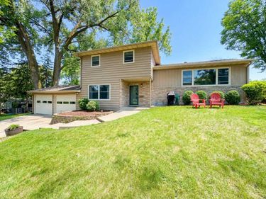 906 S Whitford Street , Fergus Falls, MN 56537