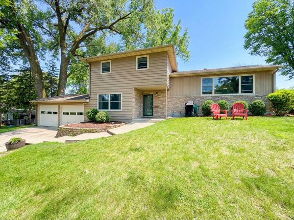 906 S Whitford Street , Fergus Falls, MN 56537