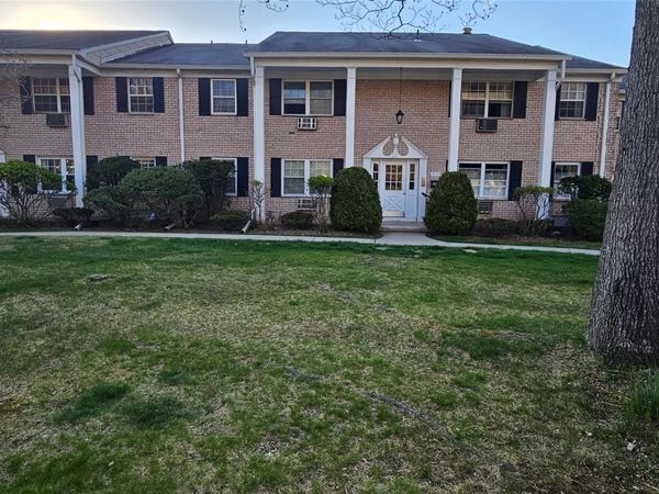 276 Parkside Drive, Suffern, NY 10901