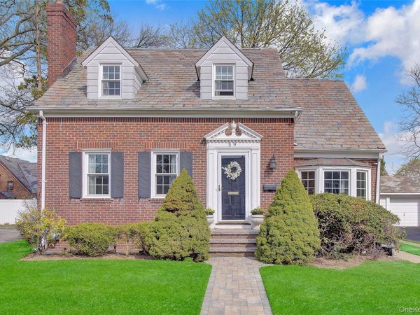 39 Cynthia Court , Hempstead, NY 11550