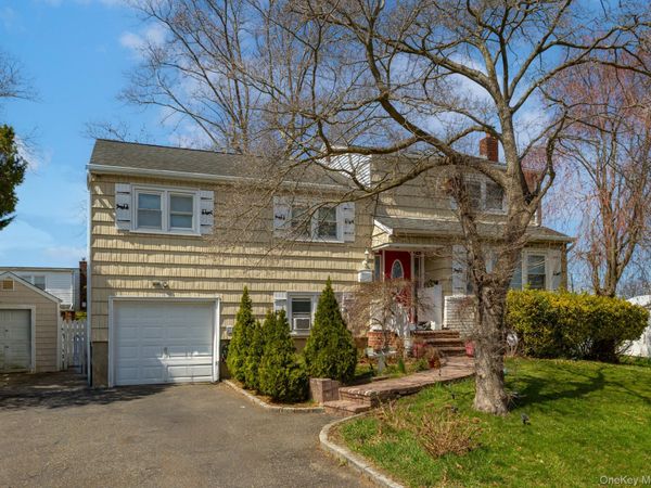 20 Gardenia Lane , Hicksville, NY 11801