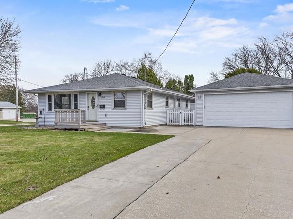 1611 E GLENDALE AVENUE, Appleton, WI 54911