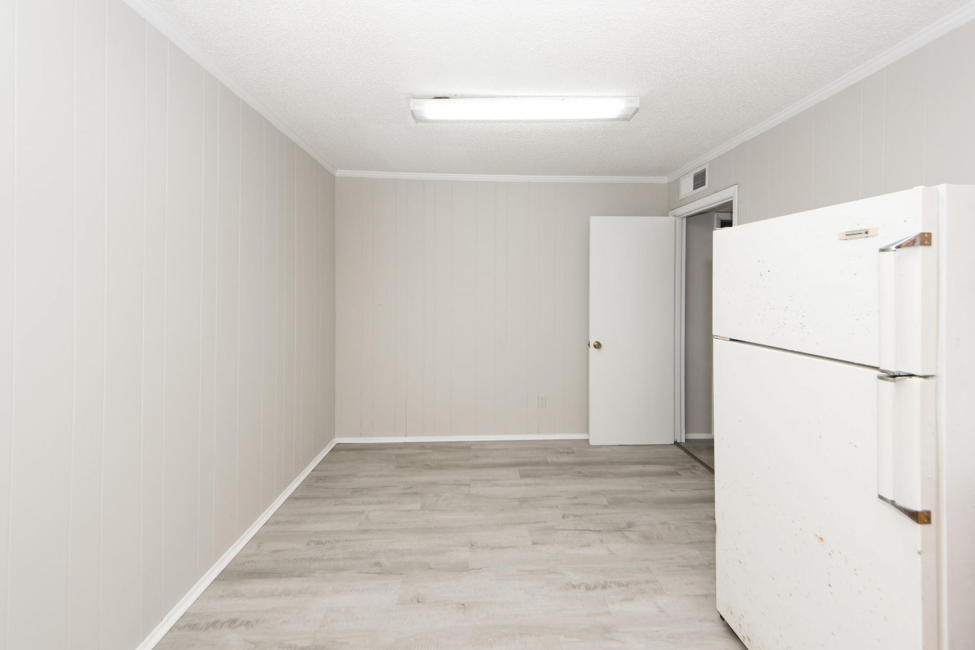 1836 Camp Road Photo 11