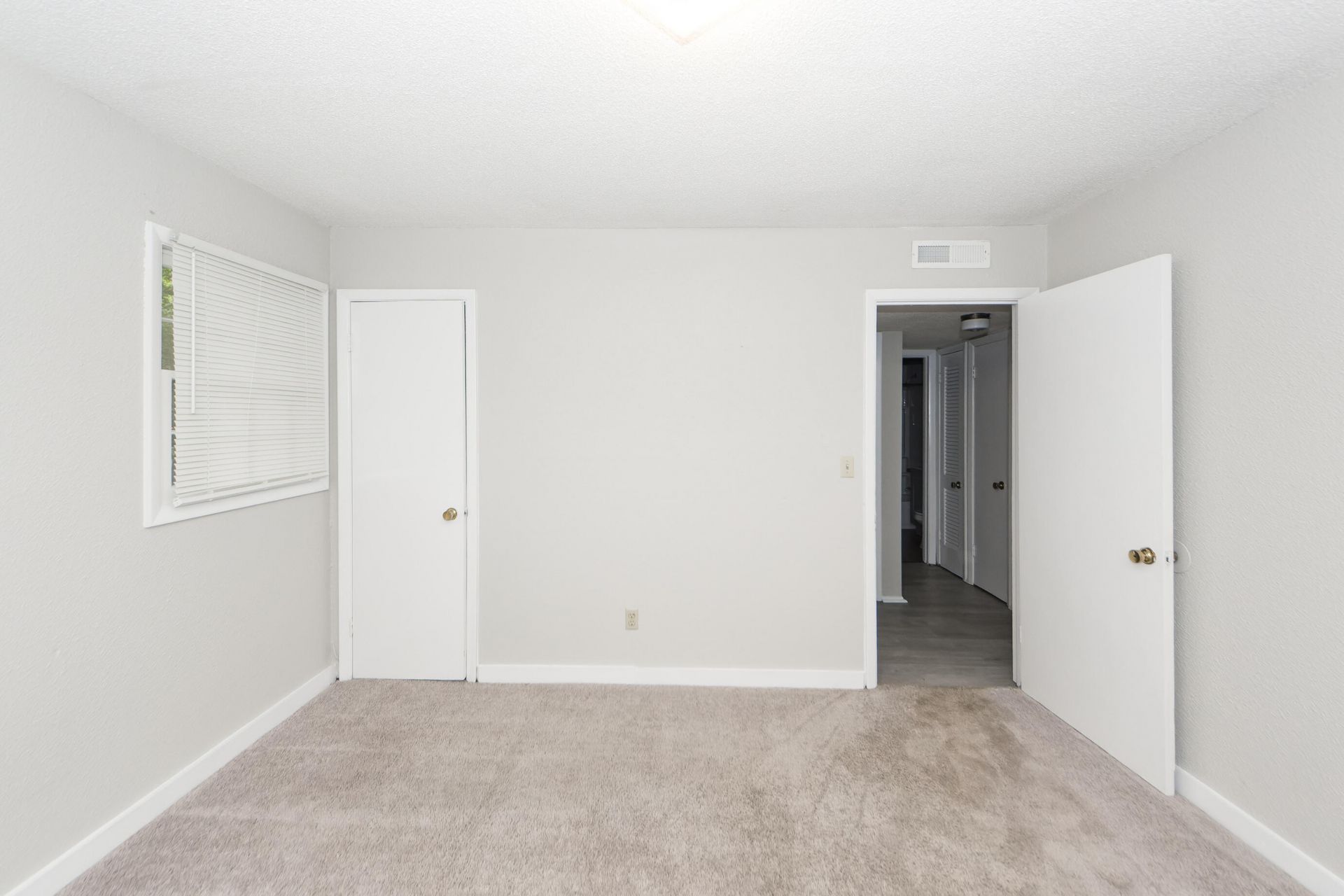 1836 Camp Road Photo 14