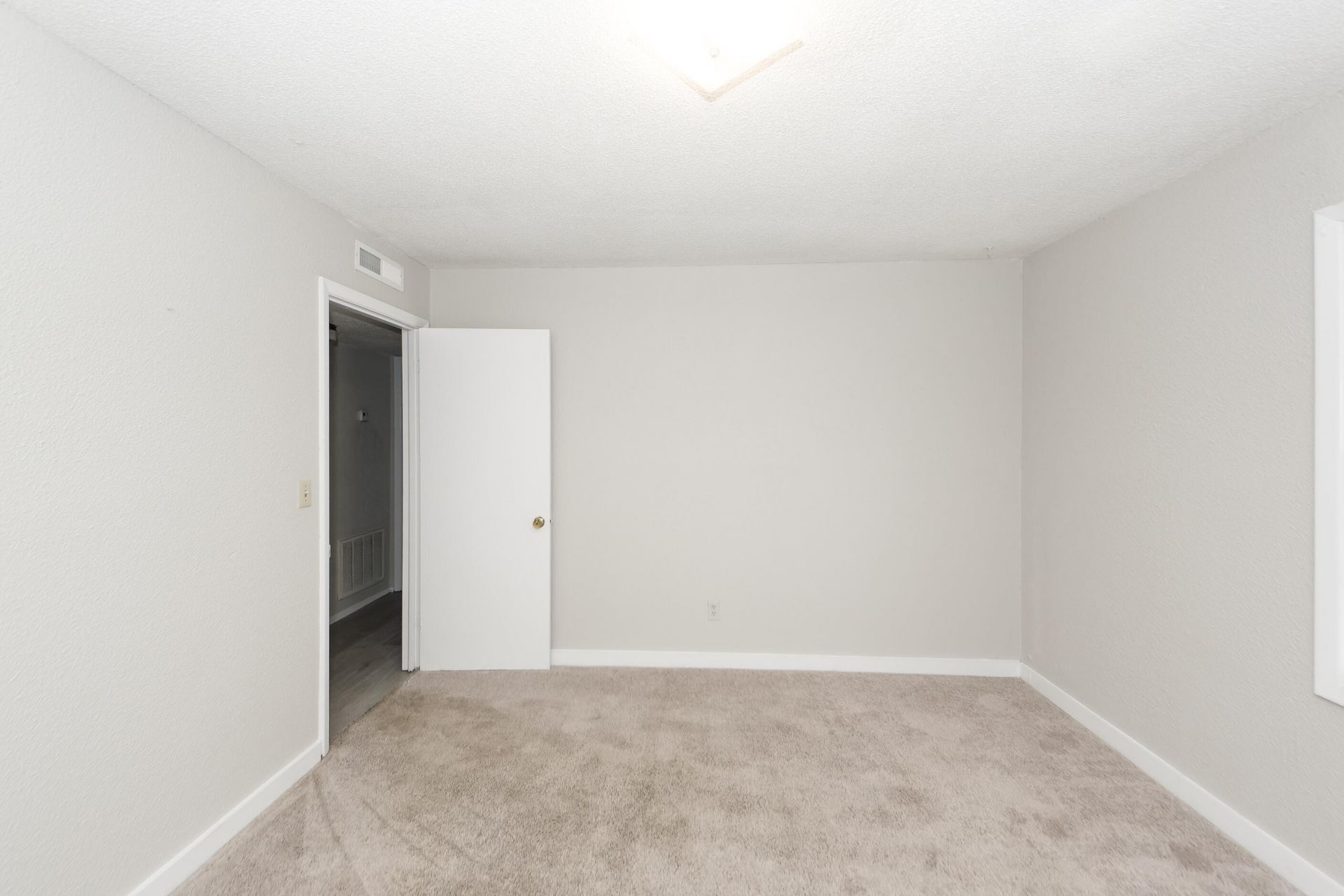 1836 Camp Road Photo 15