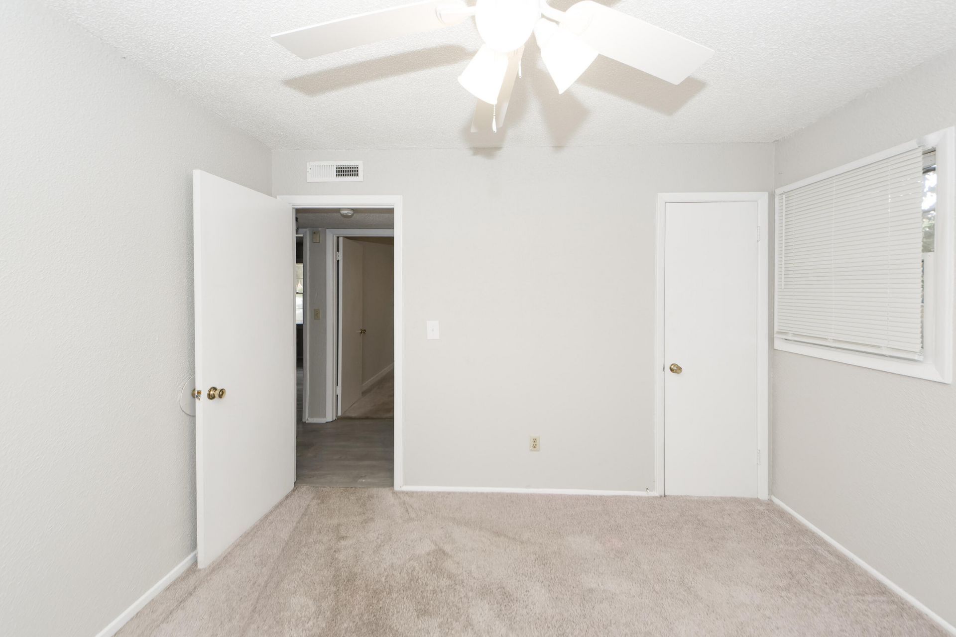 1836 Camp Road Photo 18