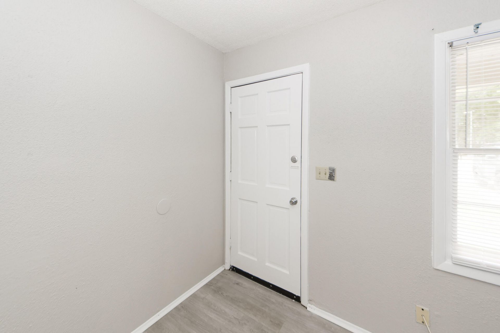 1836 Camp Road Photo 5