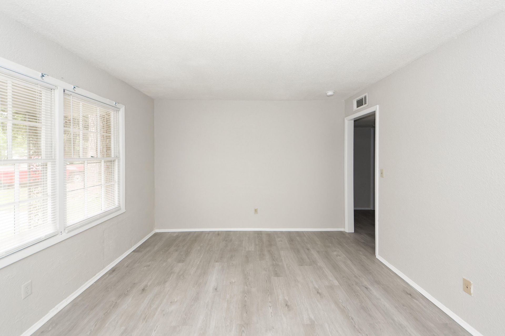 1836 Camp Road Photo 6