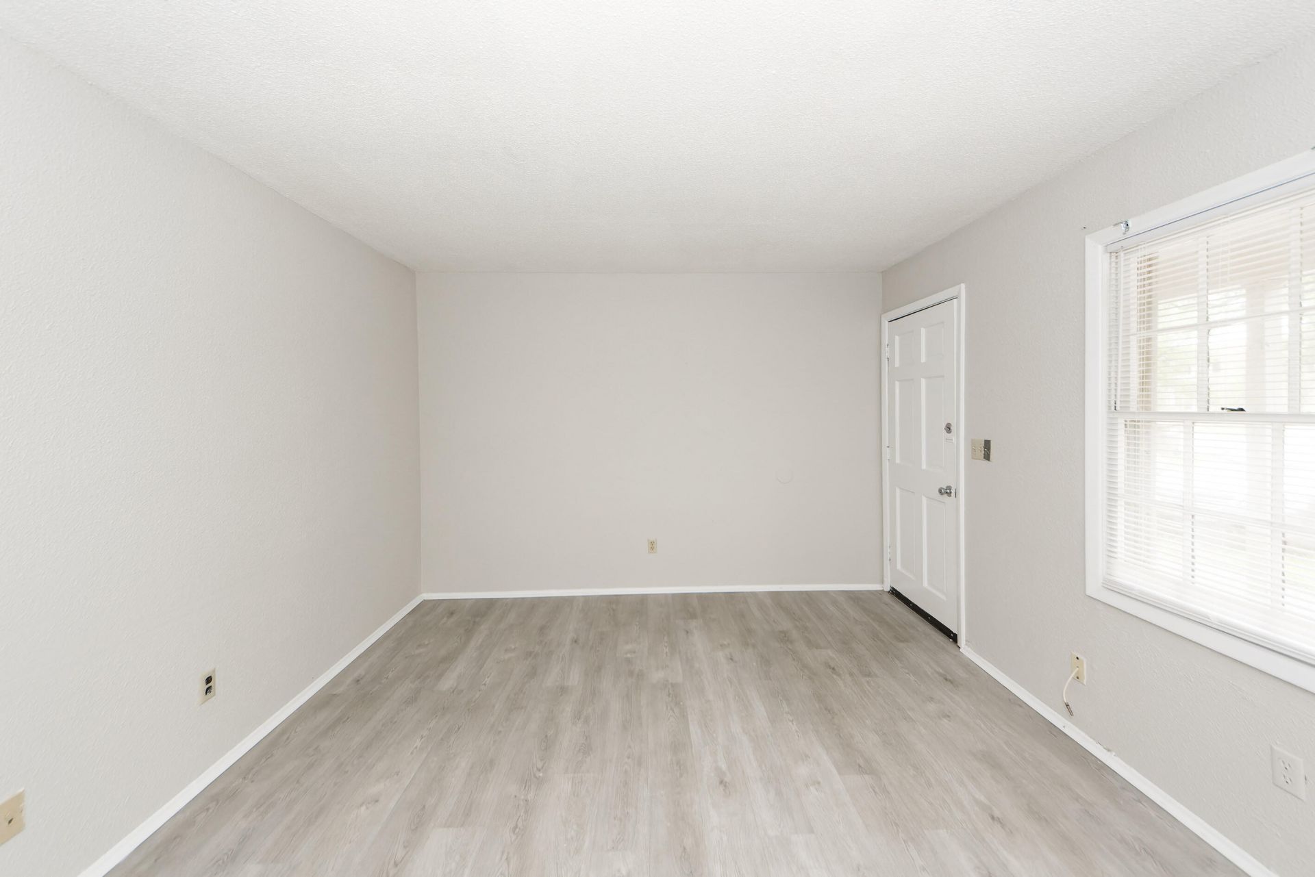 1836 Camp Road Photo 7