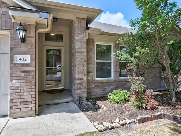 432 Falcon LN , Leander, TX 78641