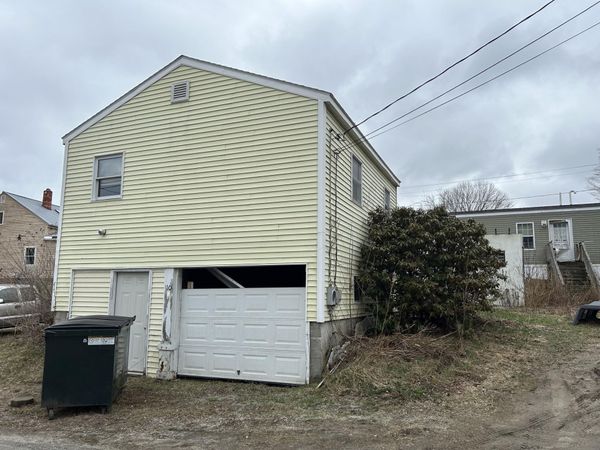 17 Royal Street, Winthrop, ME 04364