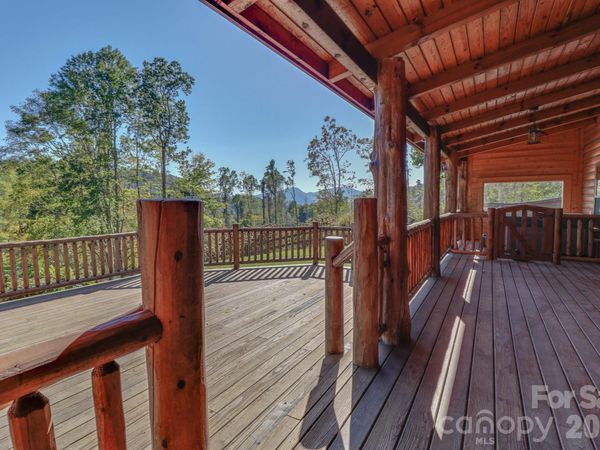 2811 Poplar Creek Road, Green Mountain, NC 28740