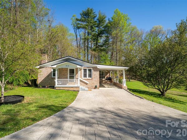 913 Dorothy Street, Hendersonville, NC 28791