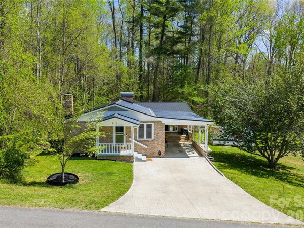 913 Dorothy Street, Hendersonville, NC 28791