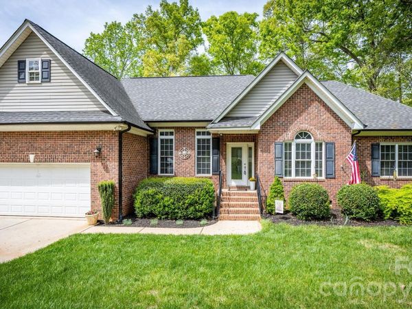 7867 Golf Course Drive N, Denver, NC 28037